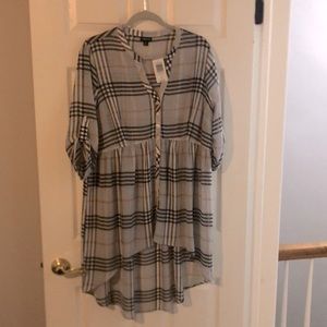Bundle 2 for $22. 💝 Hi-low Plaid blouse